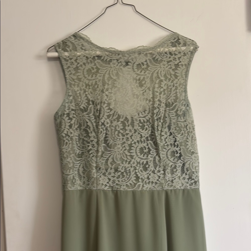 Elegant Lace Overlay Formal Green Dress